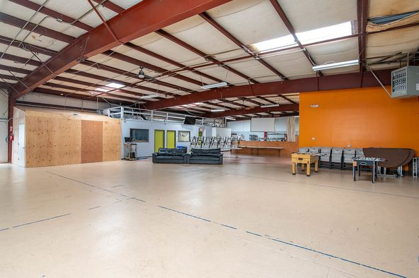 5950 Willow Ln, Lake Oswego, OR 97035
